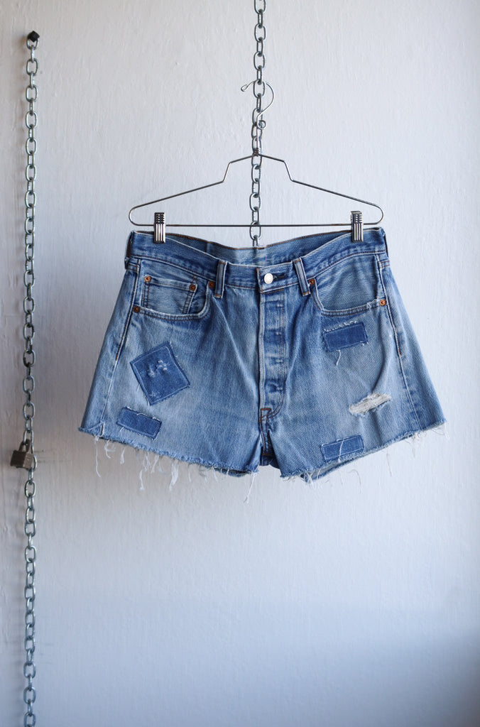 Vintage Levi Shorts 32"