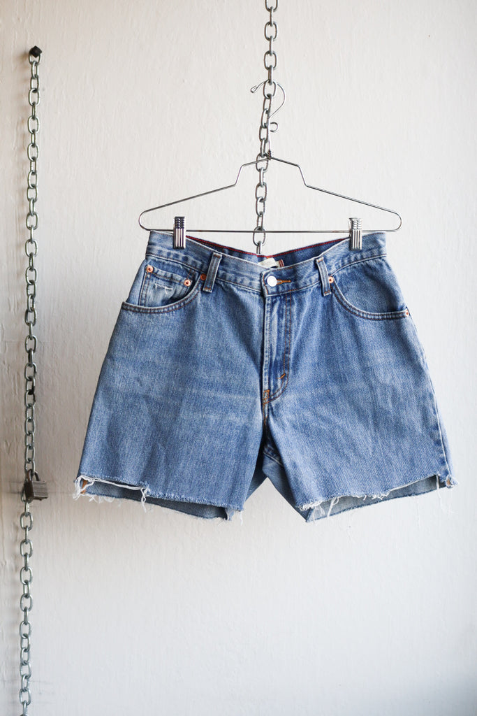 Vintage Levi Shorts 30”
