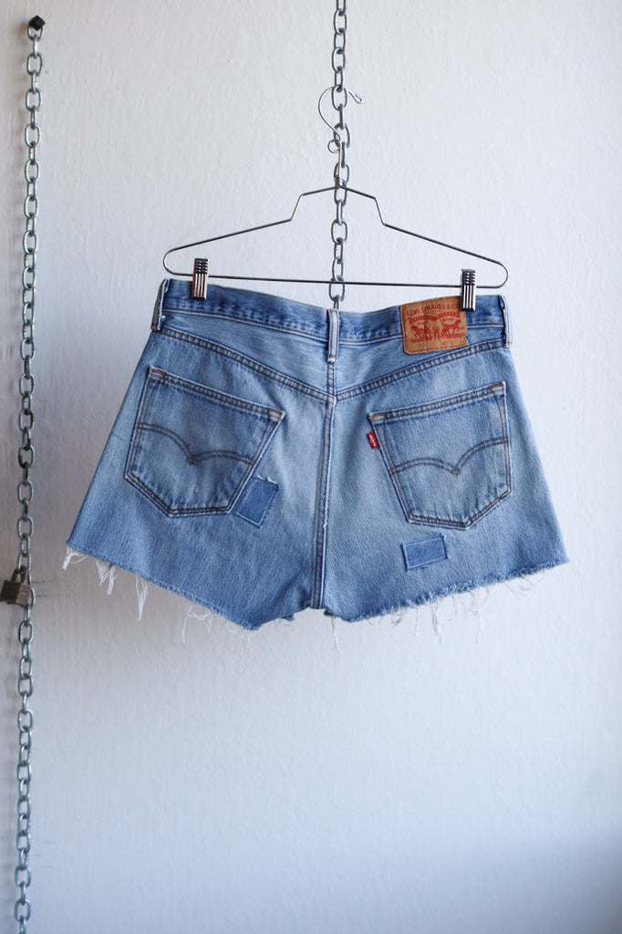 Vintage Levi Shorts 32"